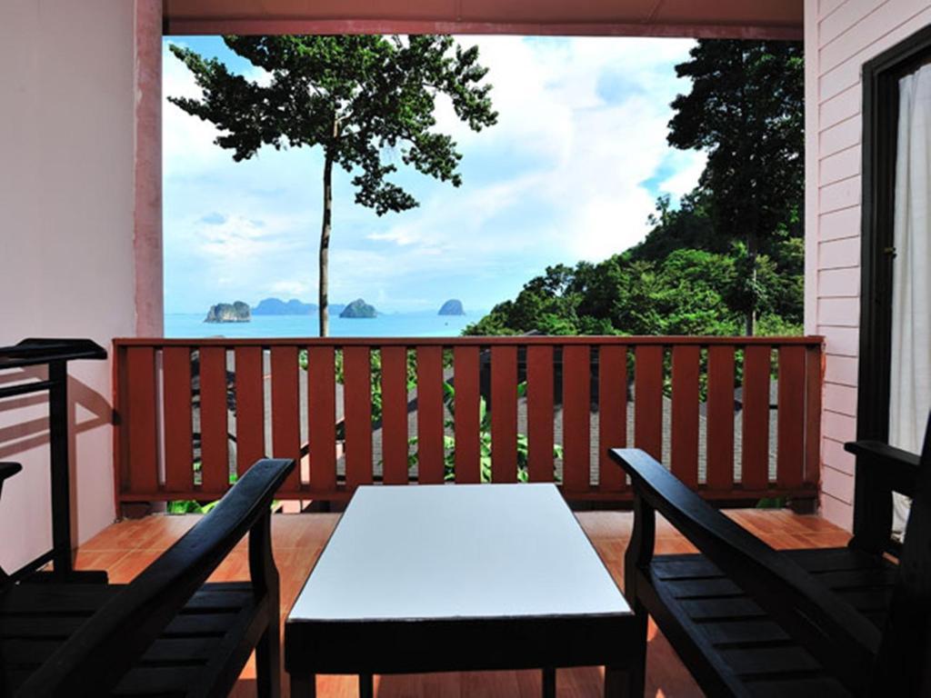 Koh Ngai Cliff Beach Resort Zimmer foto